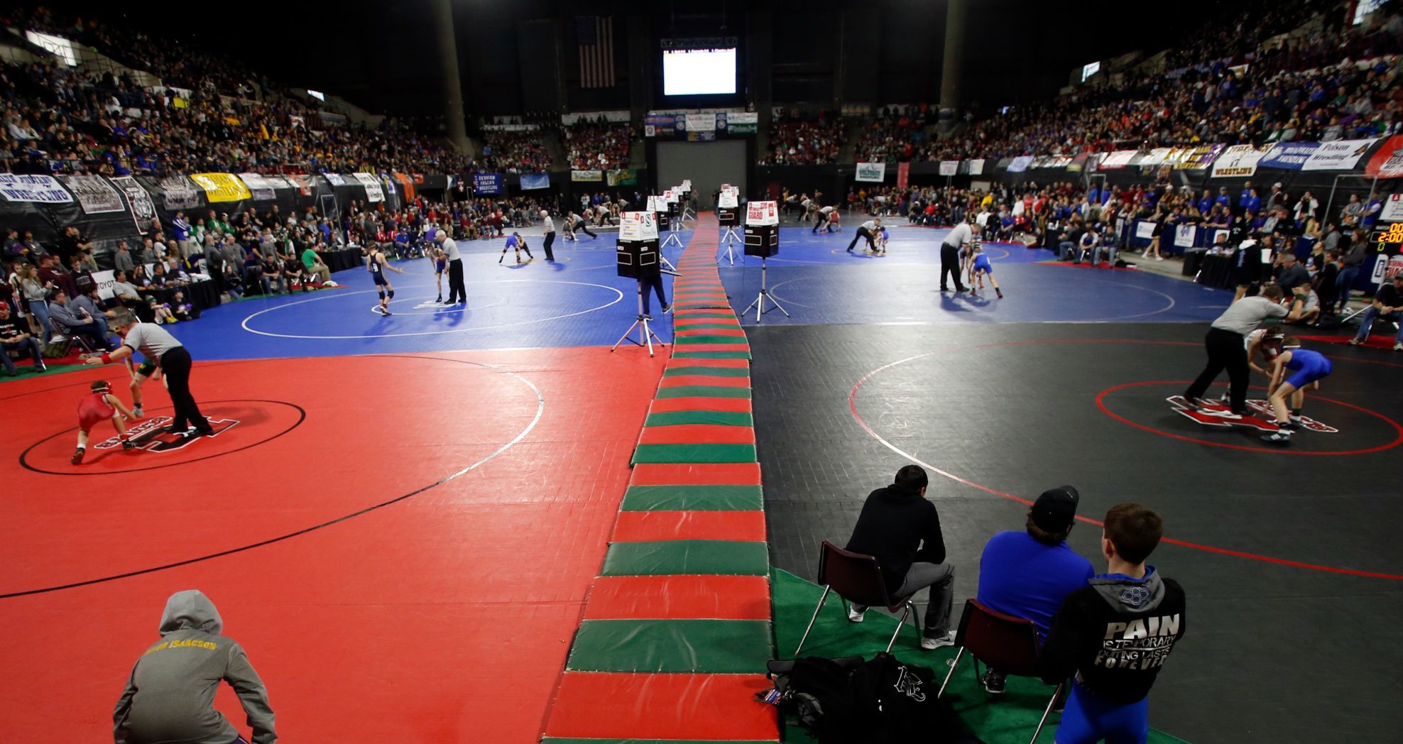 Wrestlers begin the first round